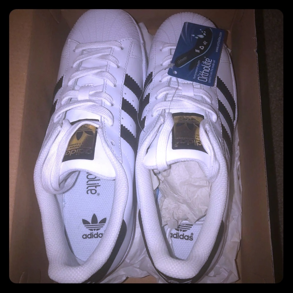 adidas superstar NIB womans 8 or Mens 6